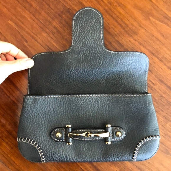 A Gucci Graphite Pebbled Leather Clutch - Picture 4 of 8